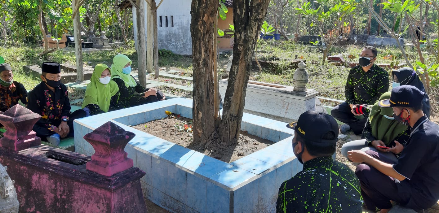ZIARAH MAKAM PENDIRI DESA DALAM RANGKA RANGKAIAN BERSIH DESA GULUN
