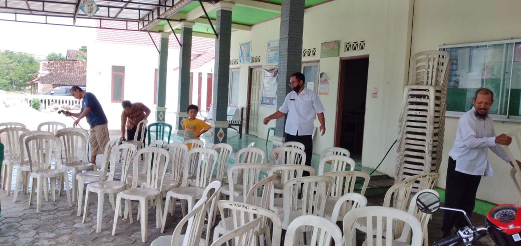 Persiapan Vaksinasi Massal di Balai Desa Tawangrejo